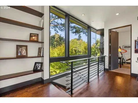 2042 N Skidmore Court Portland OR 97217