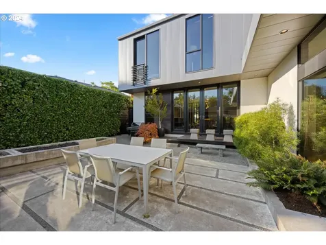 2042 N Skidmore Court Portland OR 97217