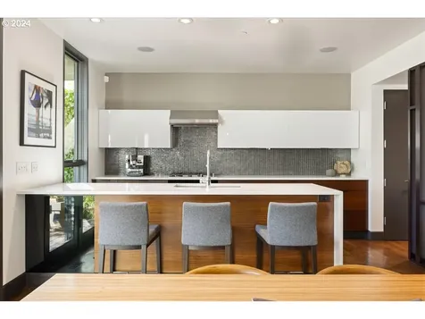 2042 N Skidmore Court Portland OR 97217