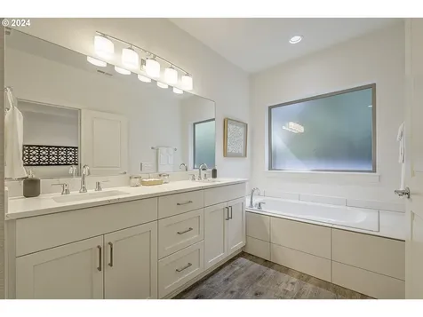 11074 SW Annand Hill Court Portland OR 97224