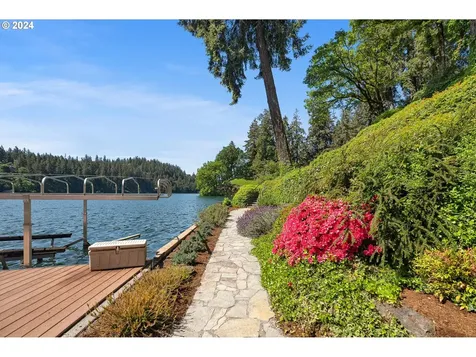1750 Northshore Road Lake Oswego OR 97034