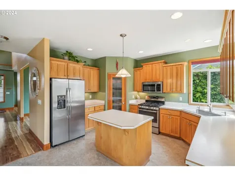 327 Nw 151st Street Vancouver WA 98685