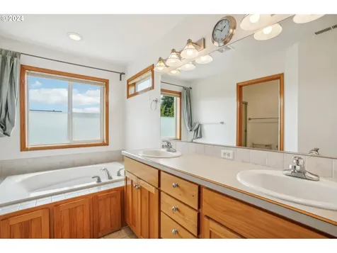 327 Nw 151st Street Vancouver WA 98685