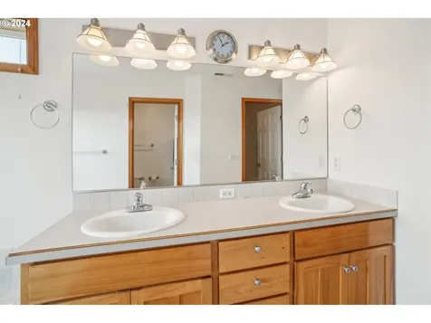 327 Nw 151st Street Vancouver WA 98685
