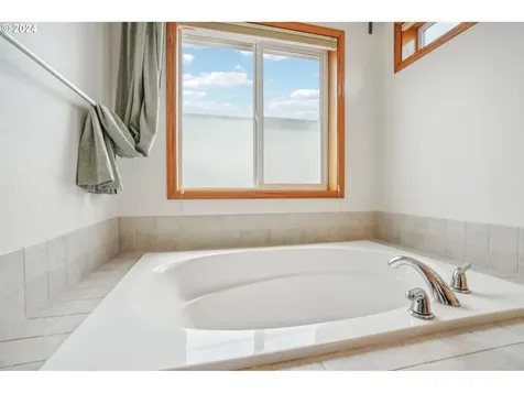 327 Nw 151st Street Vancouver WA 98685