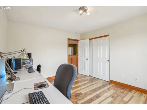 327 Nw 151st Street Vancouver WA 98685