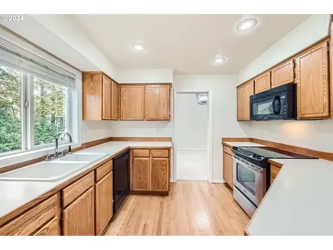 1743 SE 60th Avenue Hillsboro OR 97123