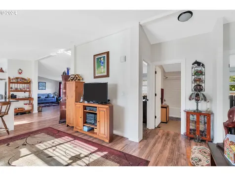 1483 Audrey Way Woodburn OR 97071