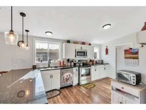 1483 Audrey Way Woodburn OR 97071