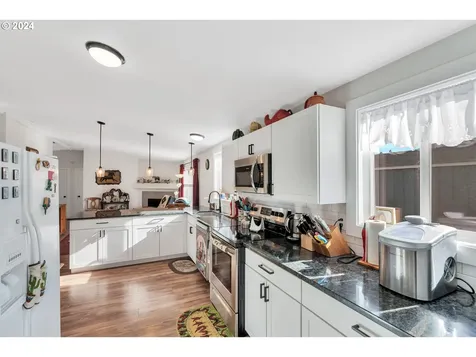1483 Audrey Way Woodburn OR 97071