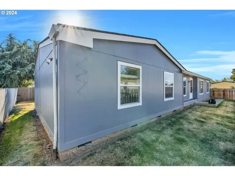 1483 Audrey Way Woodburn OR 97071