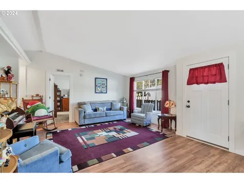 1483 Audrey Way Woodburn OR 97071