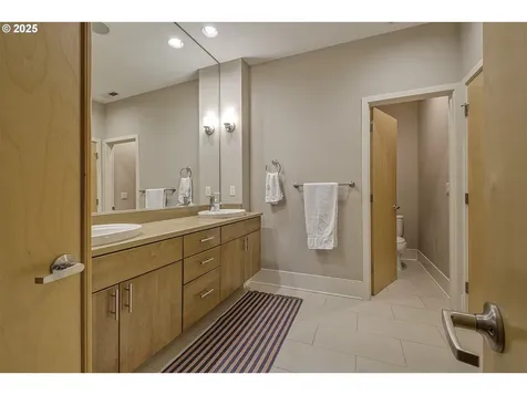 10489 SW Windwood Way Portland OR 97225