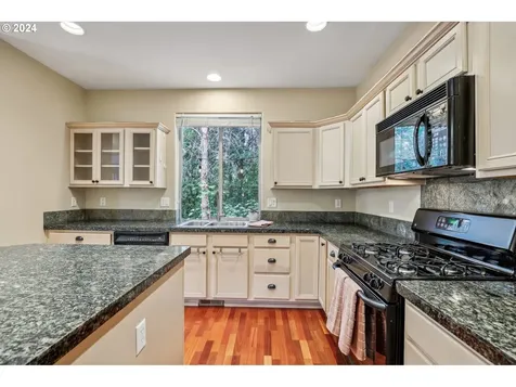 2413 Nw Byrne Terrace Portland OR 97229