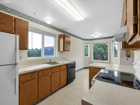 880 Avenue M Seaside OR 97138
