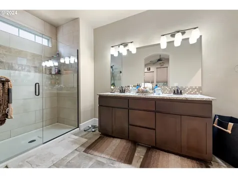 490 NW 28th Street Redmond OR 97756