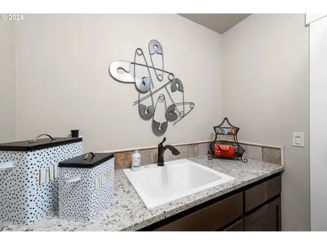 490 NW 28th Street Redmond OR 97756