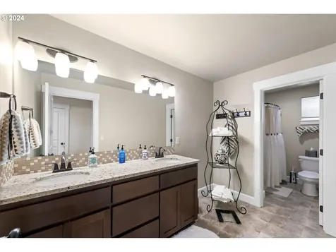 490 NW 28th Street Redmond OR 97756