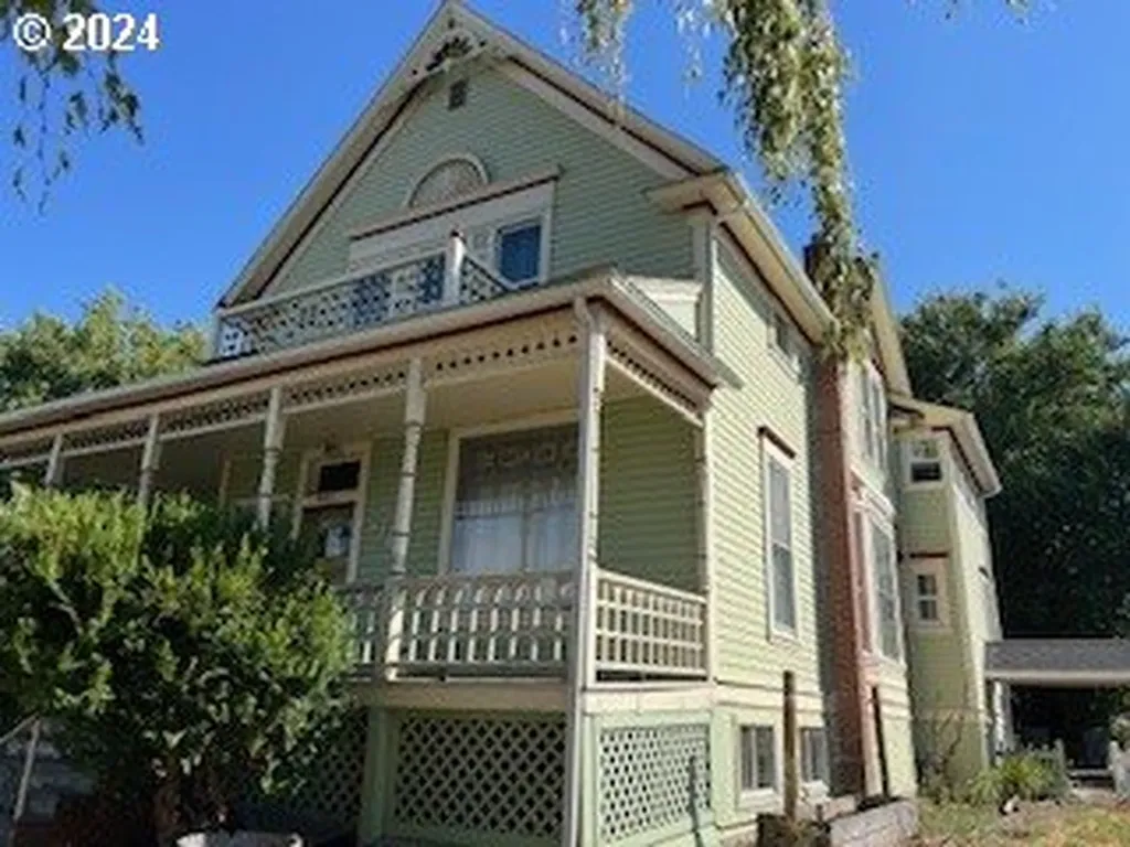 214 E 7th Place The Dalles OR 97058