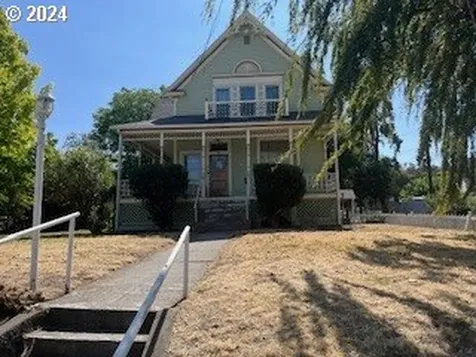 214 E 7th Place The Dalles OR 97058