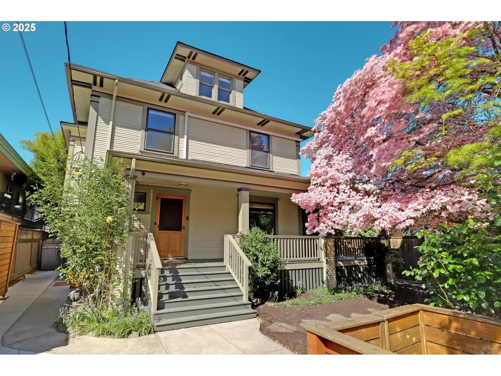 2033 SE Ash Street Portland OR 97214
