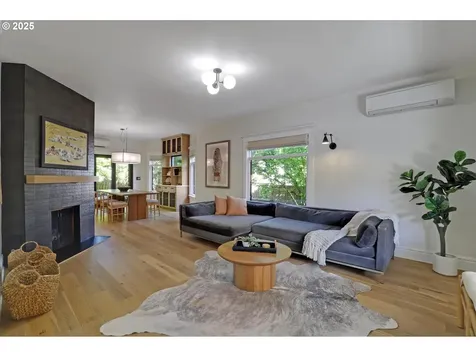 2033 SE Ash Street Portland OR 97214