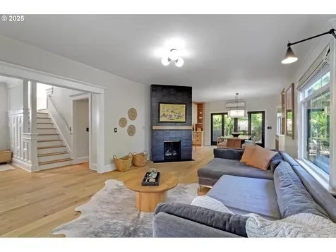 2033 SE Ash Street Portland OR 97214