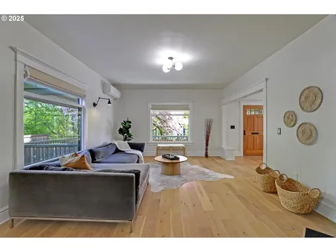 2033 SE Ash Street Portland OR 97214