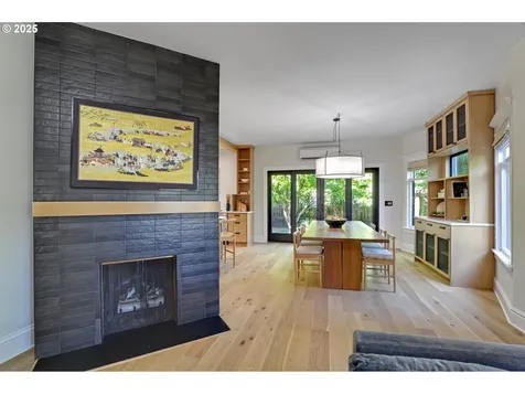 2033 SE Ash Street Portland OR 97214