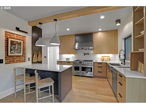 2033 SE Ash Street Portland OR 97214