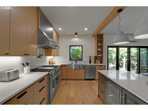 2033 SE Ash Street Portland OR 97214
