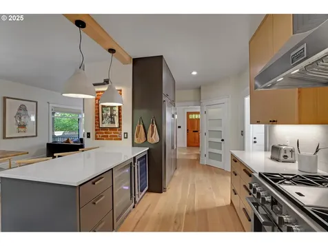 2033 SE Ash Street Portland OR 97214