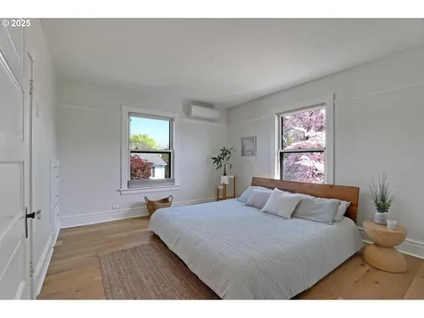 2033 SE Ash Street Portland OR 97214