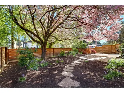 2033 SE Ash Street Portland OR 97214