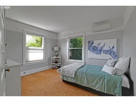 2033 SE Ash Street Portland OR 97214