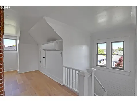 2033 SE Ash Street Portland OR 97214