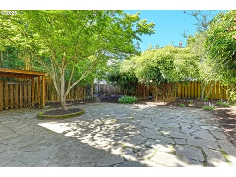2033 SE Ash Street Portland OR 97214