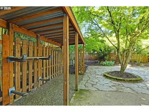 2033 SE Ash Street Portland OR 97214