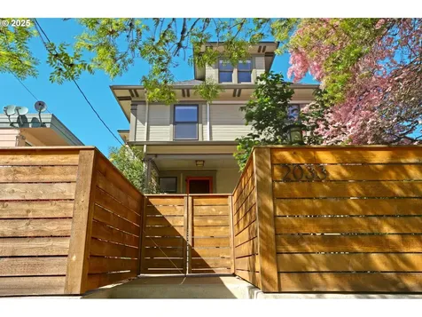 2033 SE Ash Street Portland OR 97214
