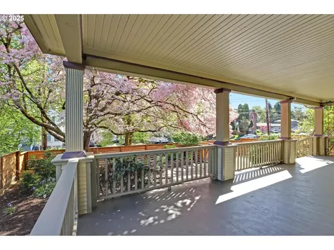2033 SE Ash Street Portland OR 97214