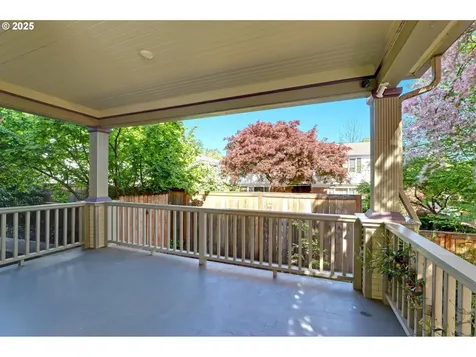 2033 SE Ash Street Portland OR 97214