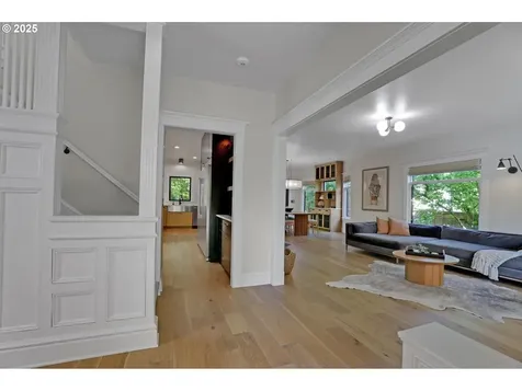 2033 SE Ash Street Portland OR 97214