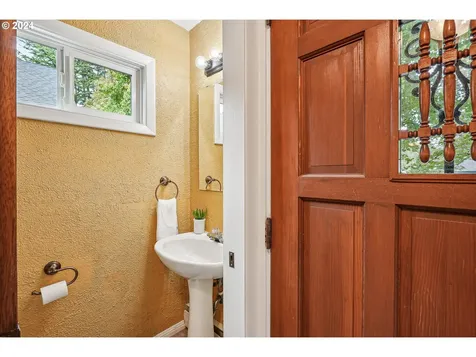 1532 Se Tolman Street Portland OR 97202