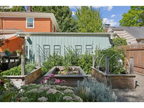 1532 Se Tolman Street Portland OR 97202