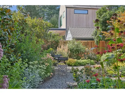 1532 Se Tolman Street Portland OR 97202