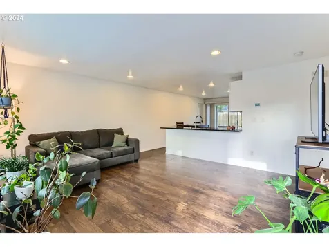 19717 SW Murphy Street Beaverton OR 97078