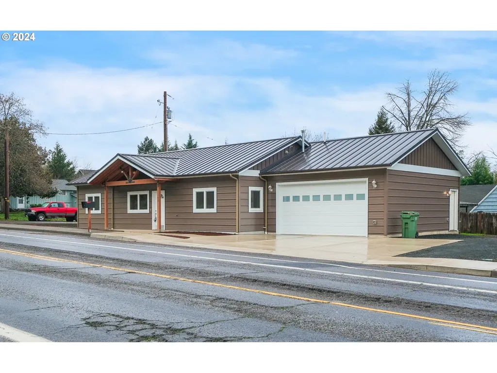 143 S Gateway Boulevard Cottage Grove OR 97424