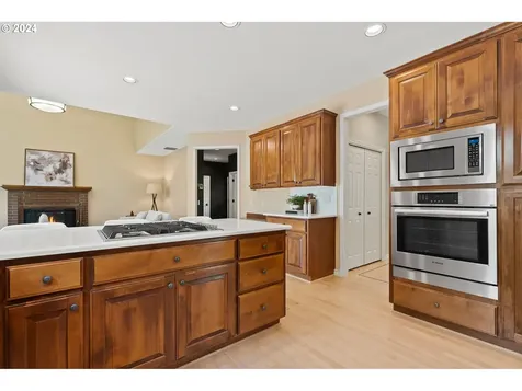 12715 Adrian Court Lake Oswego OR 97034
