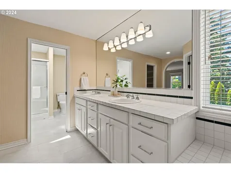 12715 Adrian Court Lake Oswego OR 97034