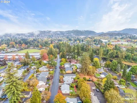 449 W Agee Street Roseburg OR 97471